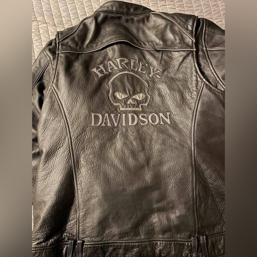 Women’s XL Harley Davidson Leather Jacket with removable liner jacket